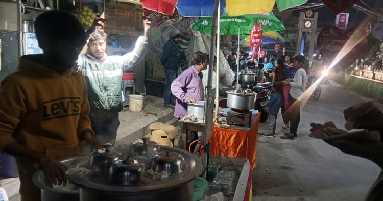আকাশে-বাতাসে শীতের পরশ, পিঠেপুলির স্বাদে মজে মালদহবাসী