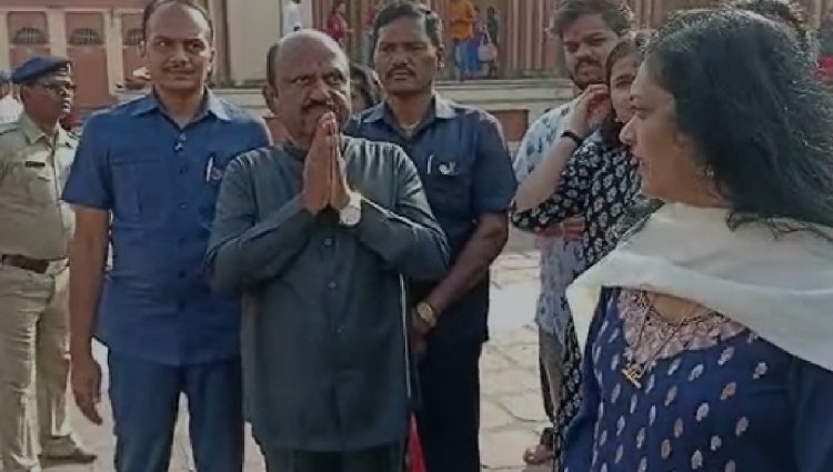 দিল্লি সফর শেষ, সস্ত্রীক দক্ষিণেশ্বর মন্দিরে পুজো দিলেন সিভি আনন্দ বোস