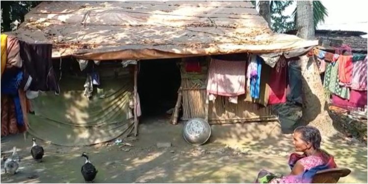 ভোট আসে ভোট যায়,  মাথার উপর ছাদ অধরা ওঁদের