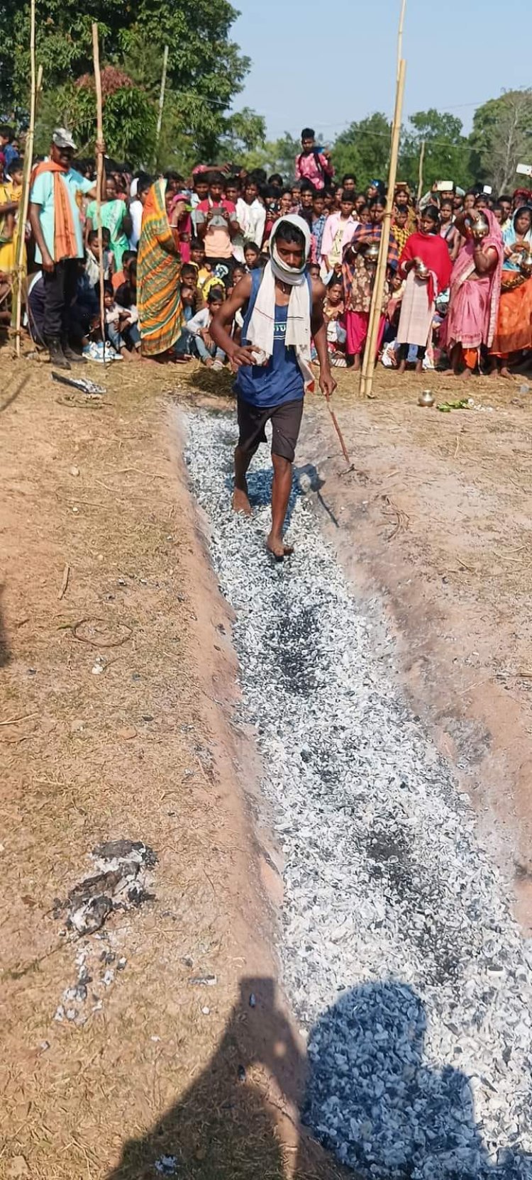 यहाँ अंगारो पर चलते है भक्त
