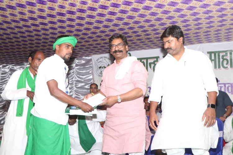 Jharkhand News: मुख्यमंत्री 3469 शिक्षकों को सौंपेंगे नियुक्ति पत्र, स्थानीय भाषा के शिक्षकों की भी हो रही नियुक्ति
