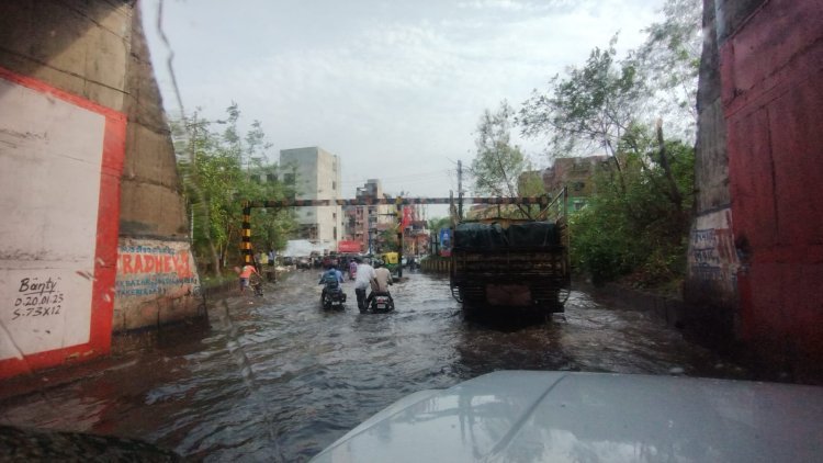 जुगसलाई अंडर ब्रिज के पास जल जमाव बना आफत