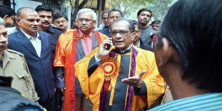 শিক্ষায় বাণিজ্যকরণ,  নয়া দায়িত্ব নিয়ে বেসরকারিকরণ নিয়ে মুখ খুললেন সুরঞ্জন দাস