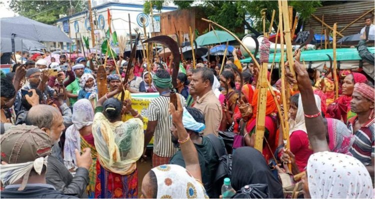 আদিবাসী বনধে মিশ্র প্রভাব জেলায়-জেলায়, দিনভর ভোগান্তিতে আমজনতা