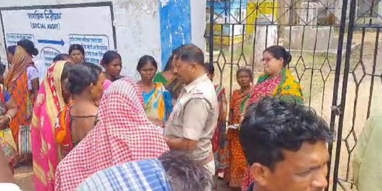 Bankura News: পানীয় জলের দাবিতে পথ অবরোধ খাতড়ায়