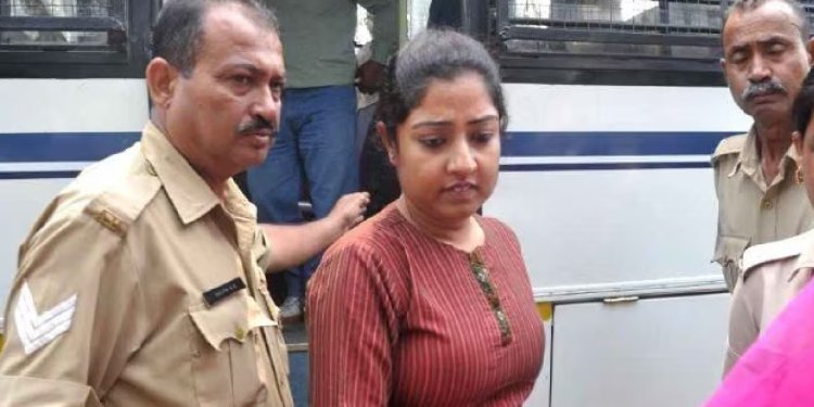 ছ'ঘণ্টার প্যারোলে মুক্তি, ১০ বছর পর অসুস্থ মায়ের সঙ্গে দেখা দেবযানীর