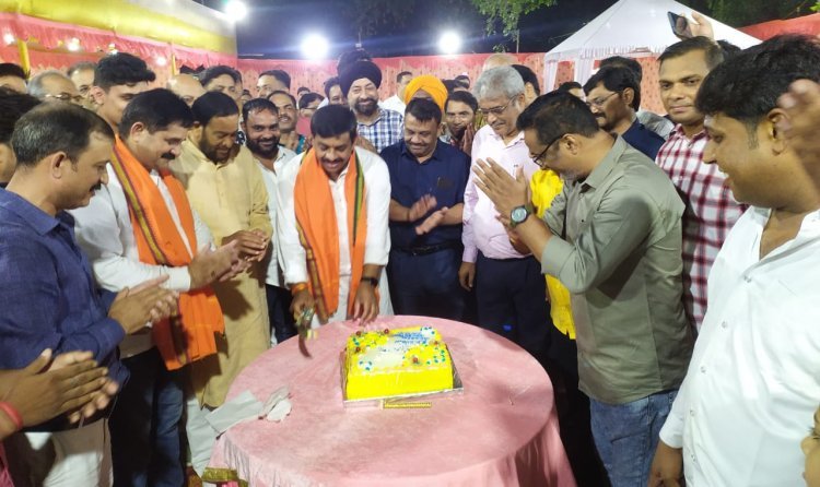 महामंत्री आरके सिंह का धूमधाम से मना जन्मदिन।