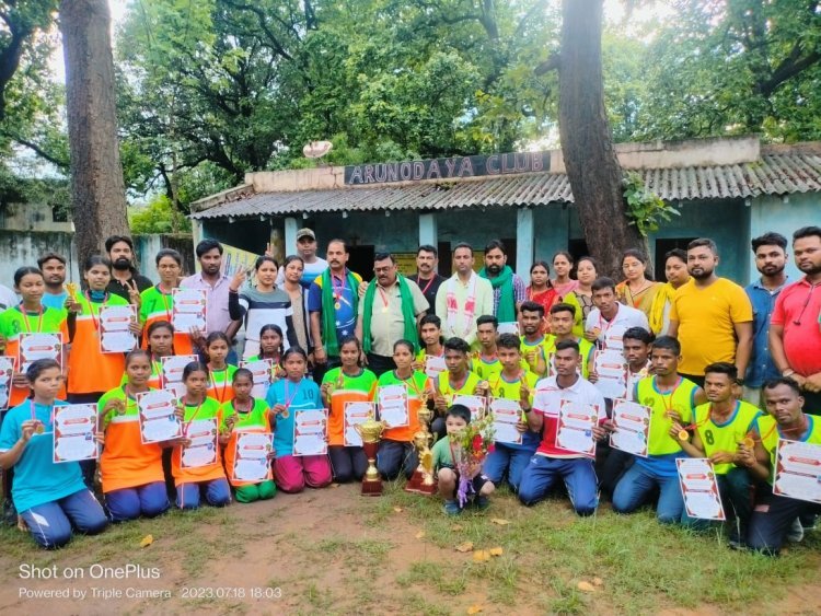 17 वीं सीनियर पुरुष / महिला खो-खो प्रतियोगिता में  सरायकेला - खरसावां की टीम हासिल की द्वितीय स्थान।