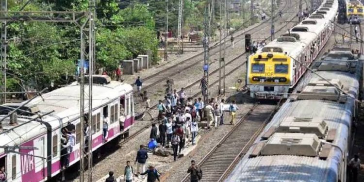 রবিবারের বার বেলায় দুর্ভোগ, একাধিক শাখায় বাতিল বহু লোকাল ট্রেন