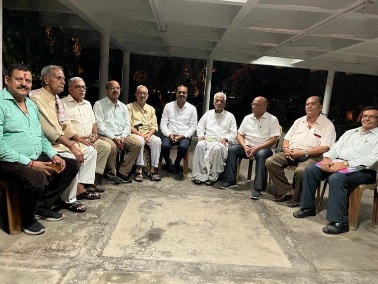 वरिष्ठ नागरिकों की बैठक आयोजित , शहर के हालात पर हुई चर्चा।