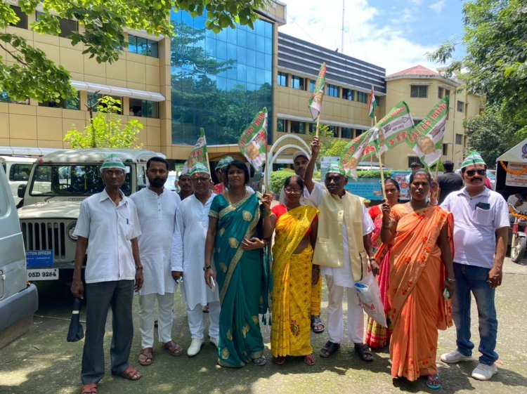 जदयू ने मणिपुर की घटना को लेकर राष्ट्रपति के नाम डीसी को सौंपा ज्ञापन । 
