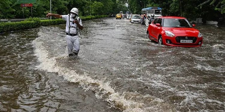 Weather News: শক্তি বাড়াচ্ছে নিম্নচাপ,  কলকাতায় সহ ৬ জেলায় দিনভর দুর্যোগের পূর্বাভাস