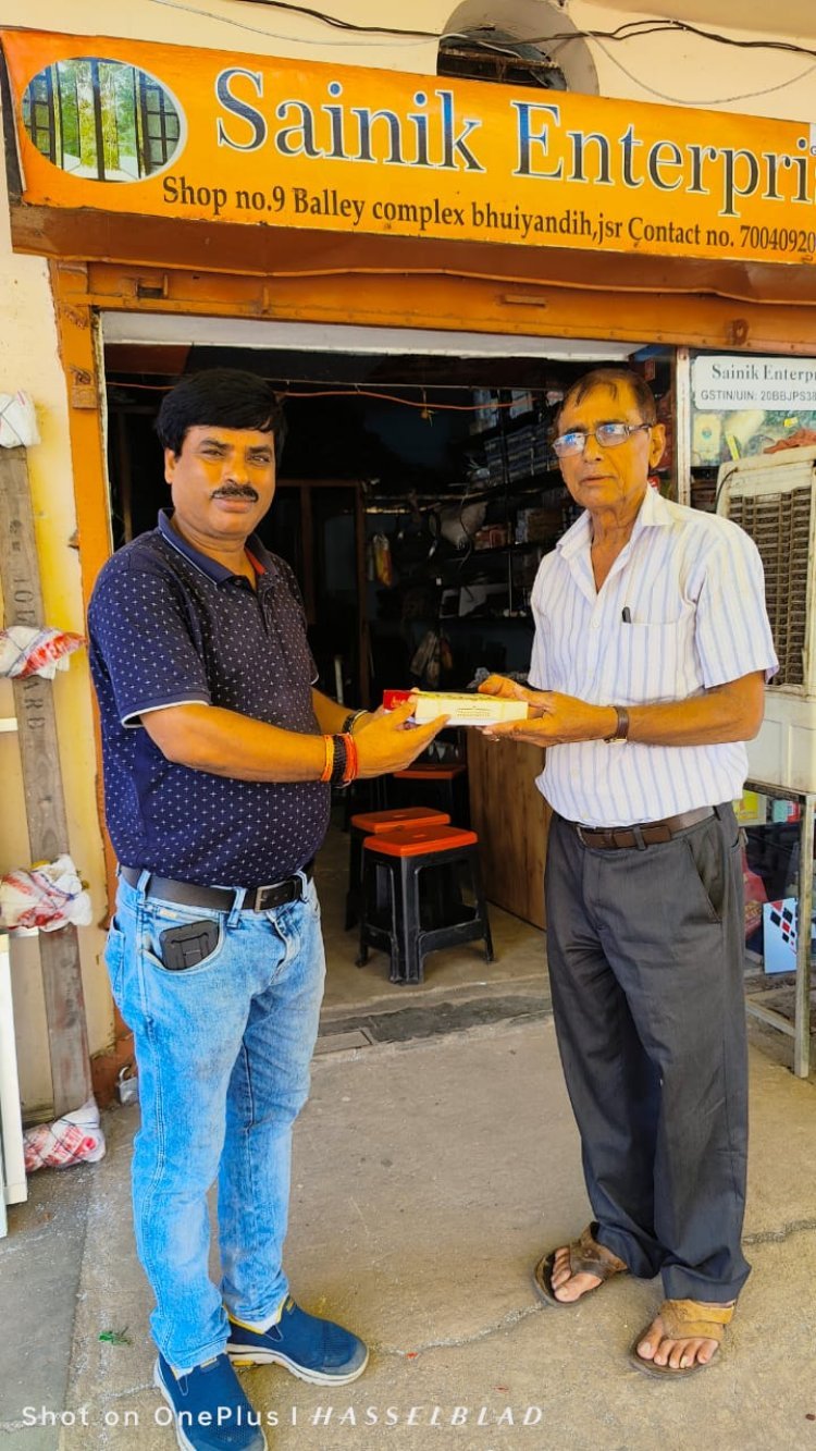 जमशेदपुर : 41 साल बाद नौसैनिक रामजी दुबे को मिला पहली बार पेंशन, खुशी से झूम उठा परिवार