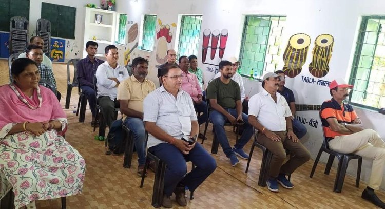 चाईबासा : शिक्षा सचिव के प्रोन्नति संबंधी तुगलकी फरमान का एजीपीटीए ने किया विरोध