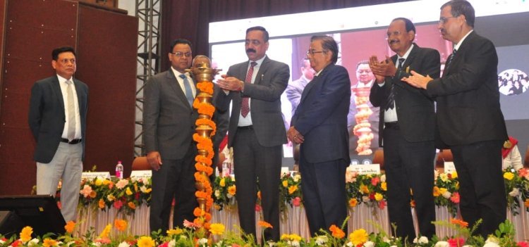 जमशेदपुर  : रिमांड व जमानत न्यायशास्त्र विषय पर लोयला स्कूल में क्षेत्रीय सम्मेलन आयोजित किया गया