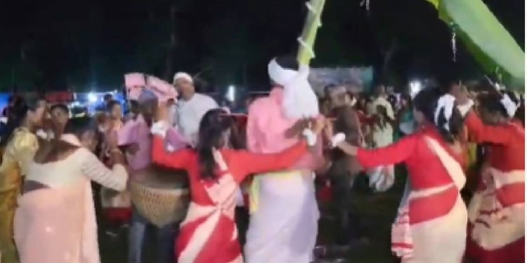 Tribal Popular Festivals:  অতীত বিসর্জনের বিষাদ, ধামসা-মাদলের বোলে জমে উঠেছে আদিবাসীদের উৎসব