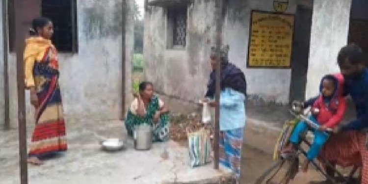 ICDS: মাথার উপর খসে পড়ছে পলেস্তারা, অঙ্গনওয়াড়ি কেন্দ্রের বেহাল দশা নিয়ে দায় ঠেলাঠেলি TMC-BJP'র