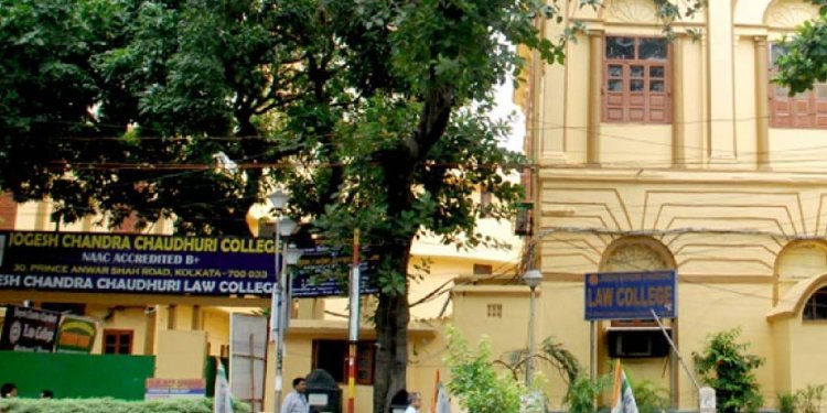 যোগ্যতা ছাড়াই অধ্যক্ষ, হাইকোর্টে UGC-র হলফনামায় আরও বিপাকে মানিক
