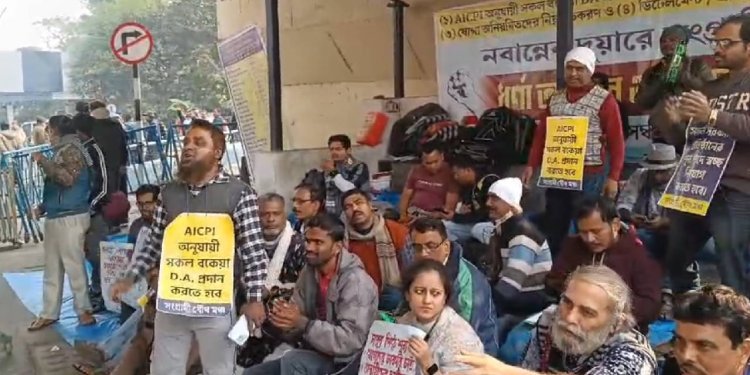 DA Protest:  হাইকোর্টে ধাক্কা রাজ্যের, নবান্নের দুয়ারে আন্দোলনের সময়সীমা বাড়ল যৌথ সংগ্রামী মঞ্চের
