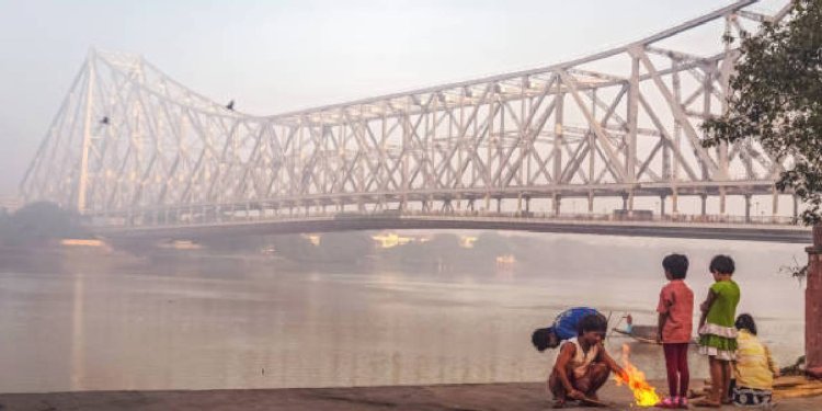 সকাল থেকেই আকাশের মুখভার, স্যাঁতস্যাঁতে ঠান্ডার সঙ্গে একাধিক জেলায় বৃষ্টির পূর্বাভাস