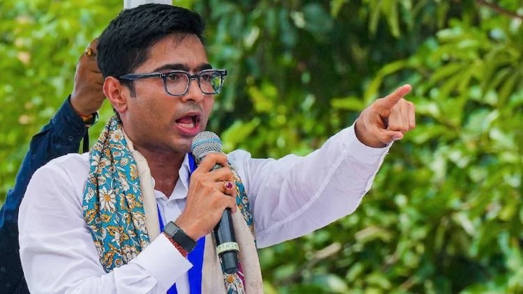কমিশনের বিরুদ্ধে 'পক্ষপাতদুষ্ট' আচরণের অভিযোগ, আক্রমণ  অভিষেকের
