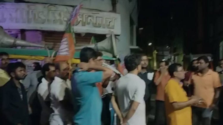 পর পর বিস্ফোরনের শব্দ, বিজেপি নেতার বাড়ির সামনে বোমাবাজির অভিযোগ,