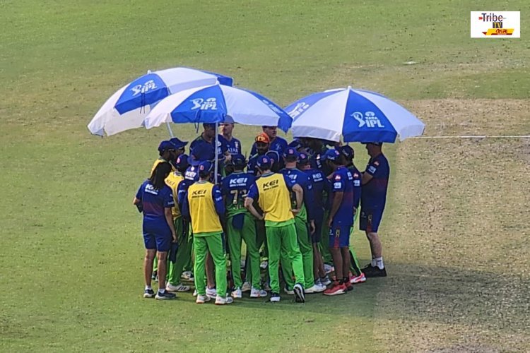 IPL 2024: তীব্র দাবদাহে ইডেনে বিরল দৃশ্য, ম্যাচের মাঝে মাঠেই বিরাটদের মাথায় ছাতা!