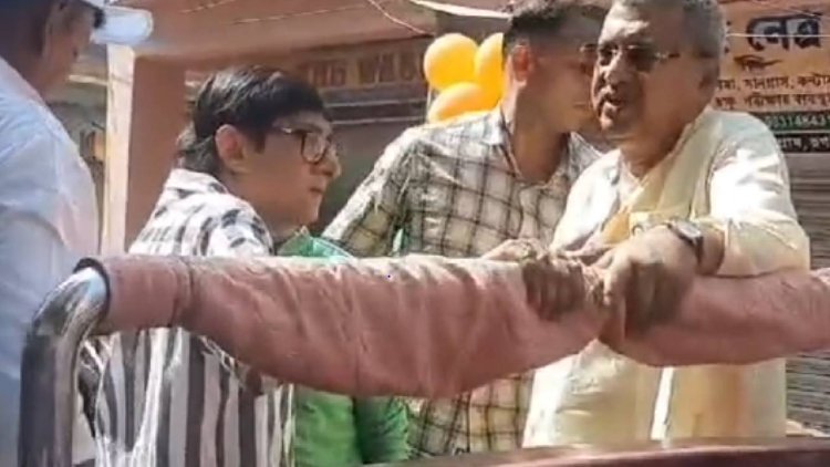 শ্রীরামপুরে কাঞ্চনে অকল্যাণ দেখছেন কল্যাণ,  গাড়ি থেকে নামিয়ে দিলেন বিধায়ককে