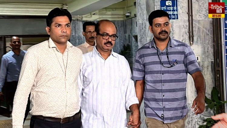 সিজিও কমপ্লেক্সে তুমুল বিক্ষোভের মুখে টালা থানার OC, সন্দীপের মতো অভিজিৎকেও জুতো দেখাল আমজনতা